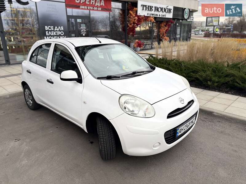 Хетчбек Nissan Micra 2013 в 