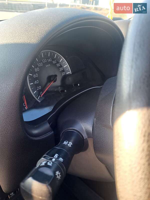 Хетчбек Nissan Micra 2013 в Києві