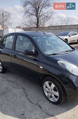 Хэтчбек Nissan Micra 2010 в 