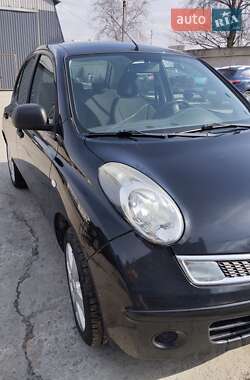 Хэтчбек Nissan Micra 2010 в 