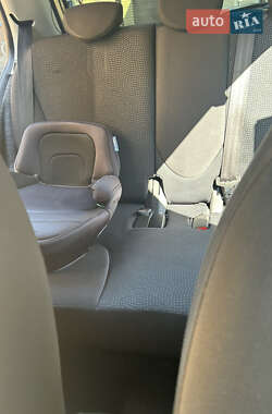 Хэтчбек Nissan Micra 2010 в 