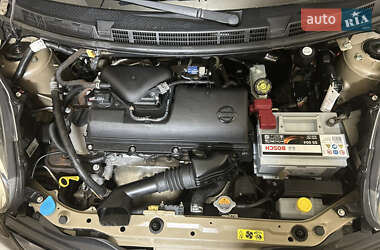 Хэтчбек Nissan Micra 2010 в 