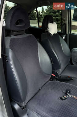 Хэтчбек Nissan Micra 2004 в 