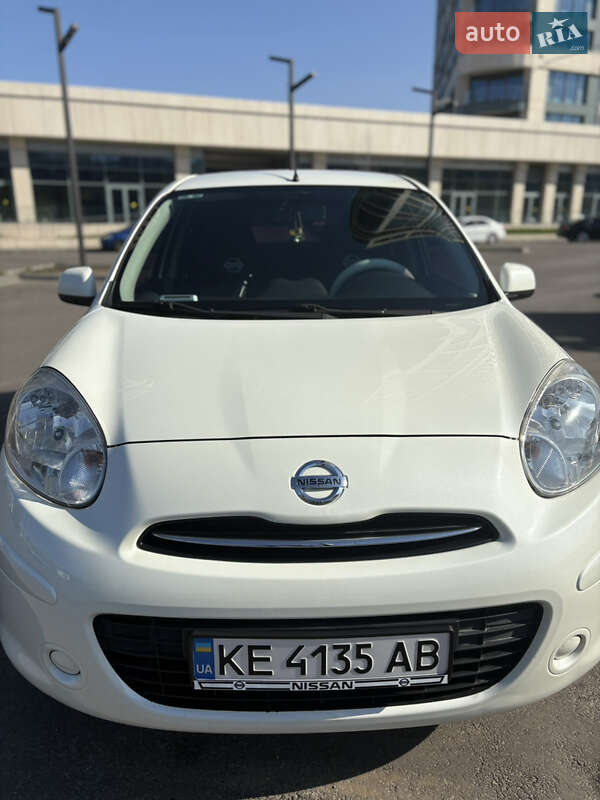 Хэтчбек Nissan Micra 2013 в 