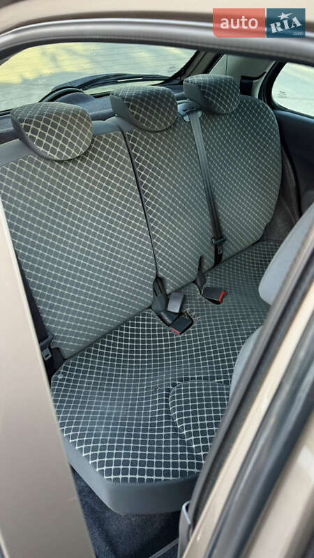 Хетчбек Nissan Micra 2006 в Києві