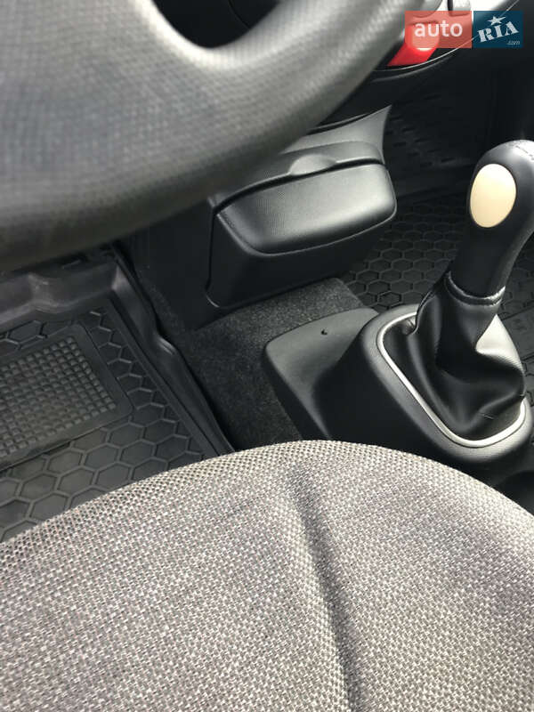 Хетчбек Nissan Micra 2006 в Умані