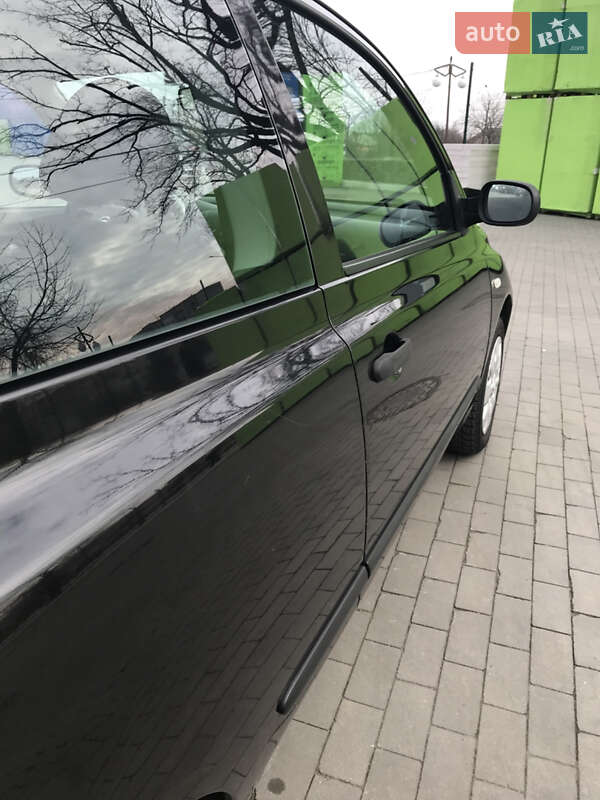 Хетчбек Nissan Micra 2006 в Умані