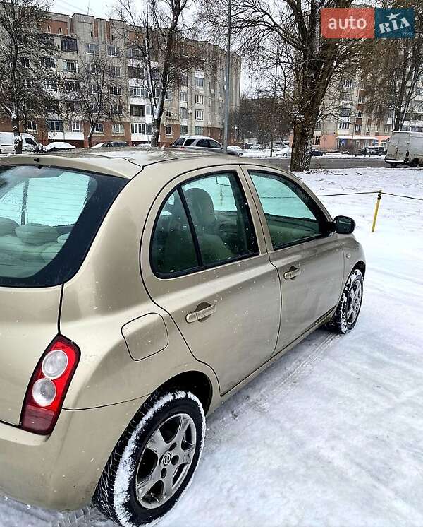 Хэтчбек Nissan Micra 2004 в 