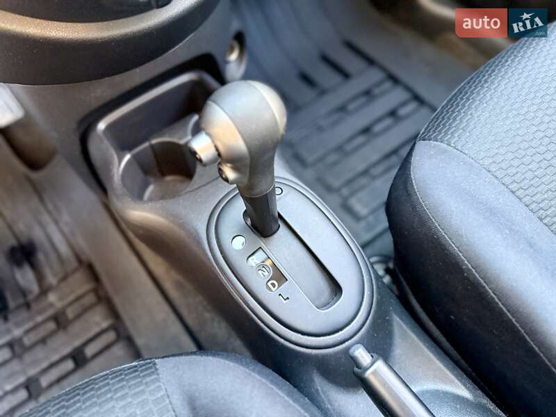 Хэтчбек Nissan Micra 2012 в Днепре