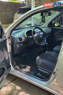 Хэтчбек Nissan Micra 2009 в 