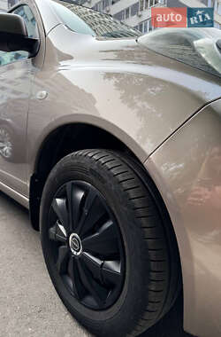 Хэтчбек Nissan Micra 2010 в 