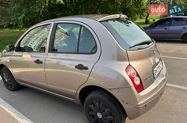 Хэтчбек Nissan Micra 2010 в 