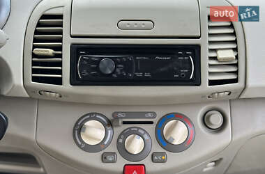 Хэтчбек Nissan Micra 2004 в 