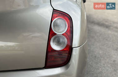 Хэтчбек Nissan Micra 2004 в 