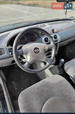 Хэтчбек Nissan Micra 2000 в 
