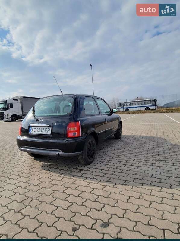 Хэтчбек Nissan Micra 2000 в 