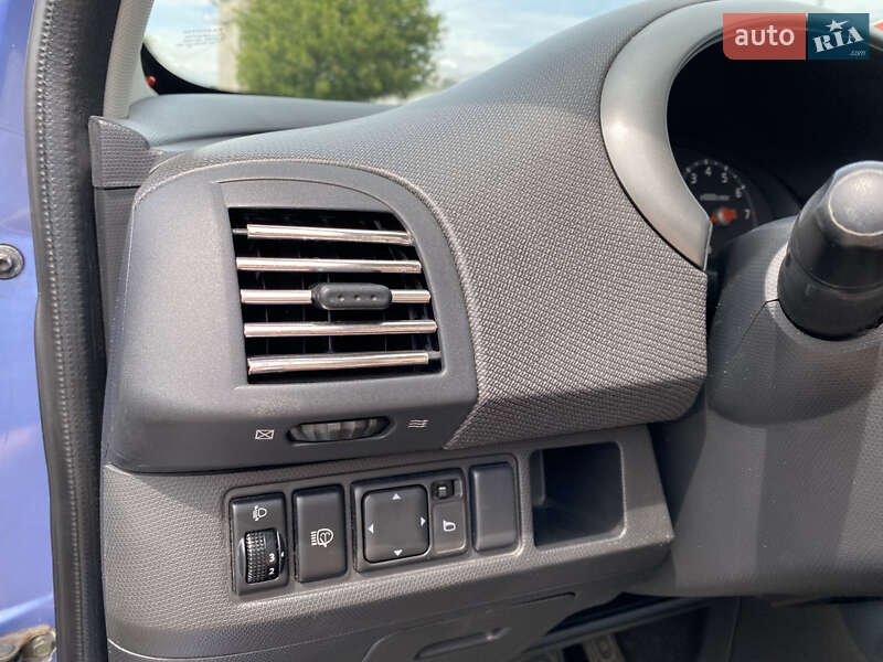 Хэтчбек Nissan Micra 2005 в Киеве