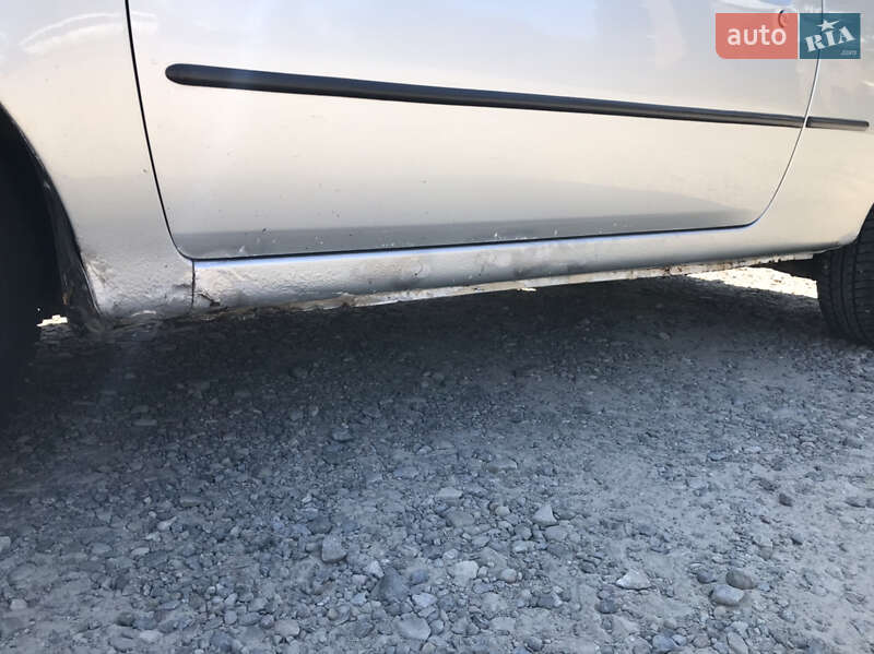 Хэтчбек Nissan Micra 1998 в Отынии