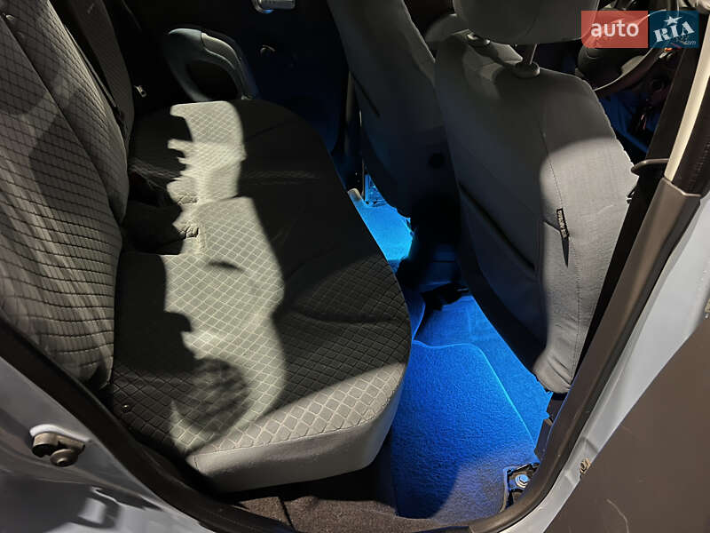 Хэтчбек Nissan Micra 2005 в Киеве