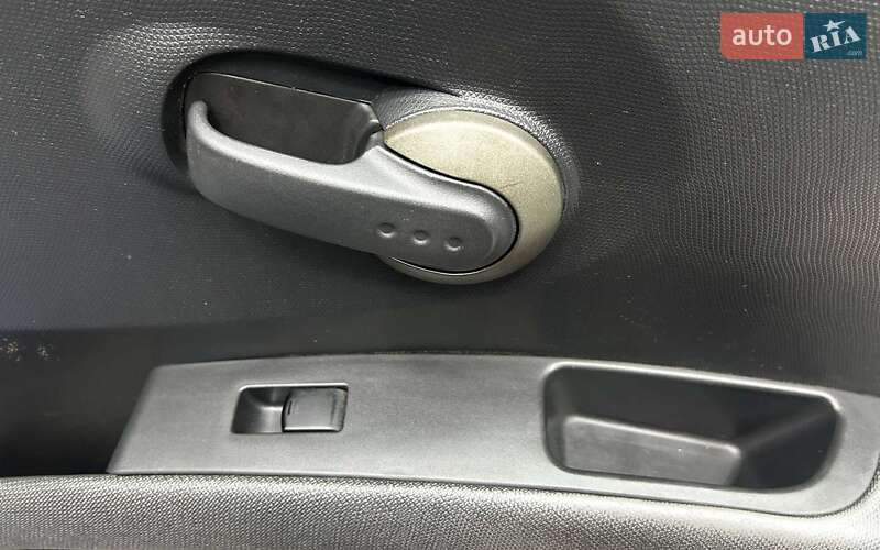 Хэтчбек Nissan Micra 2004 в Черновцах фото 18 Хэтчбек Nissan Micra 2004 в Черновцах