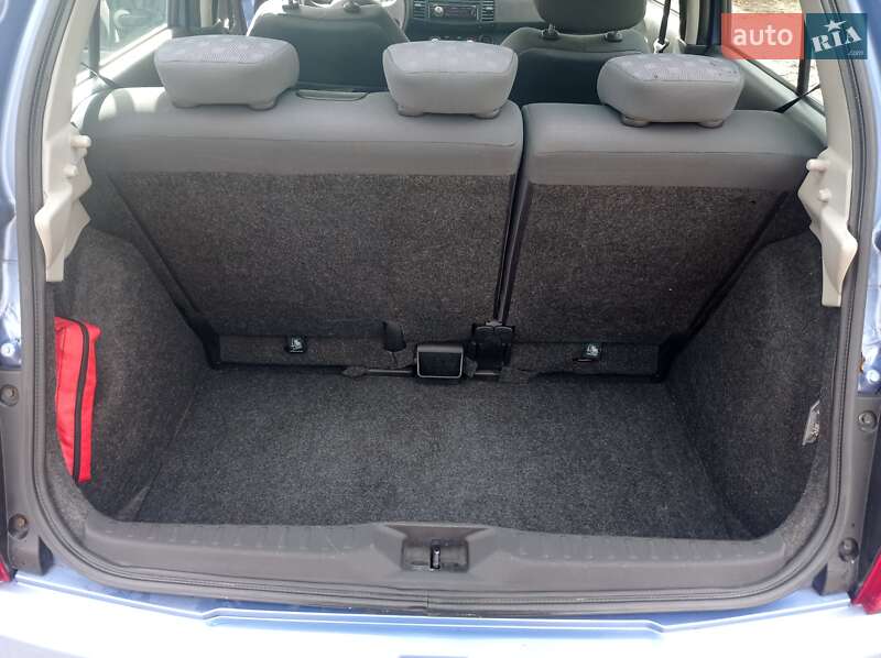 Хэтчбек Nissan Micra 2004 в Виннице