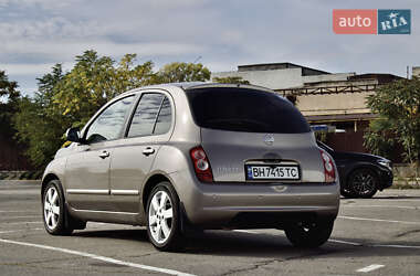 Хэтчбек Nissan Micra 2010 в 