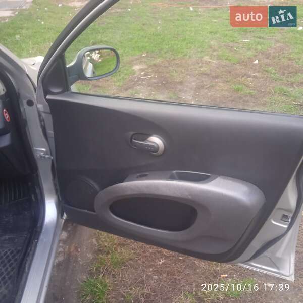 Хэтчбек Nissan Micra 2004 в Ровно фото 12 Хэтчбек Nissan Micra 2004 в Ровно
