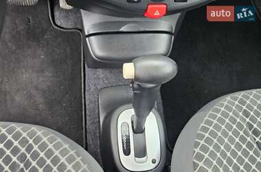 Хэтчбек Nissan Micra 2005 в  фото 18 Хэтчбек Nissan Micra 2005 в