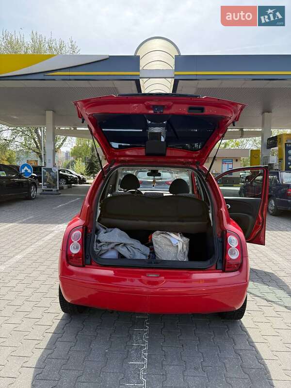 Хэтчбек Nissan Micra 2005 в Яготине