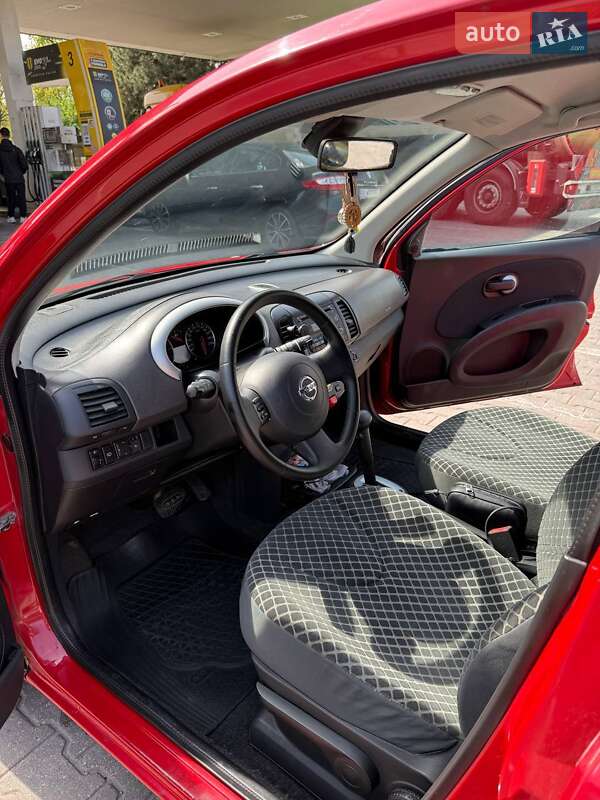 Хэтчбек Nissan Micra 2005 в Яготине