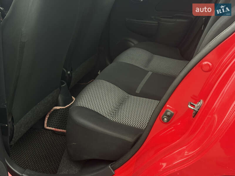 Хэтчбек Nissan Micra 2015 в Житомире