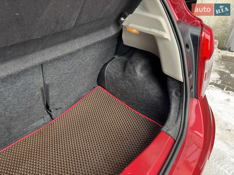 Хэтчбек Nissan Micra 2015 в Киеве