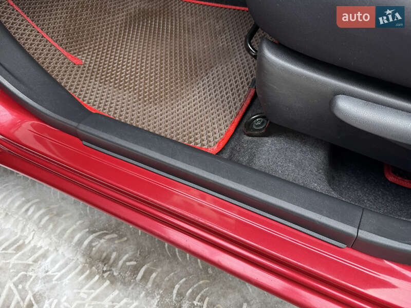 Хэтчбек Nissan Micra 2015 в Киеве