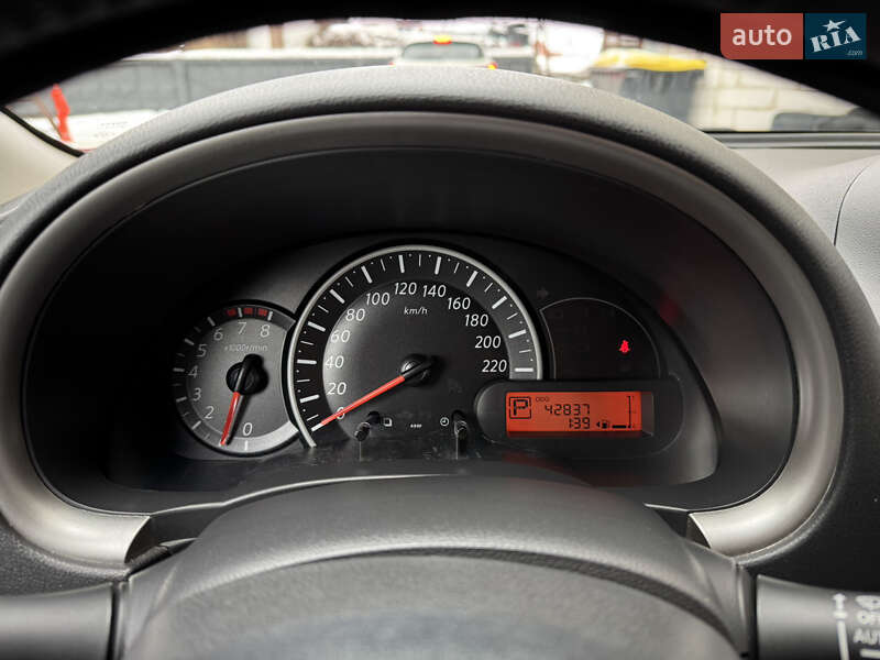 Хэтчбек Nissan Micra 2015 в Киеве