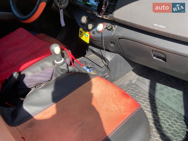 Хетчбек Nissan Micra 2005 в Житомирі