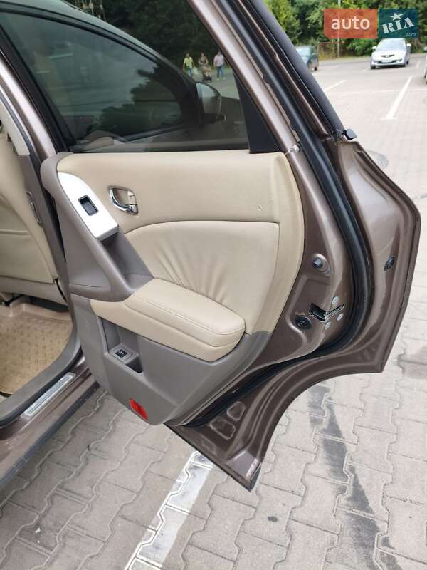 Позашляховик / Кросовер Nissan Murano 2011 в Києві