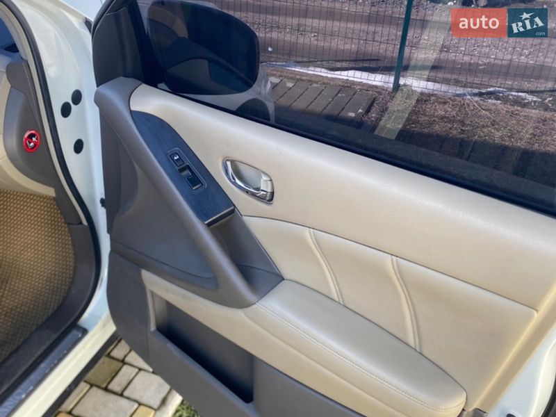 Позашляховик / Кросовер Nissan Murano 2011 в Києві