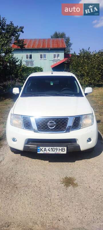 Пикап Nissan Navara 2010 в Славутиче