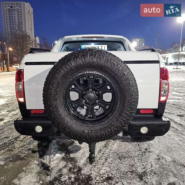 Пикап Nissan Navara 2010 в Киеве