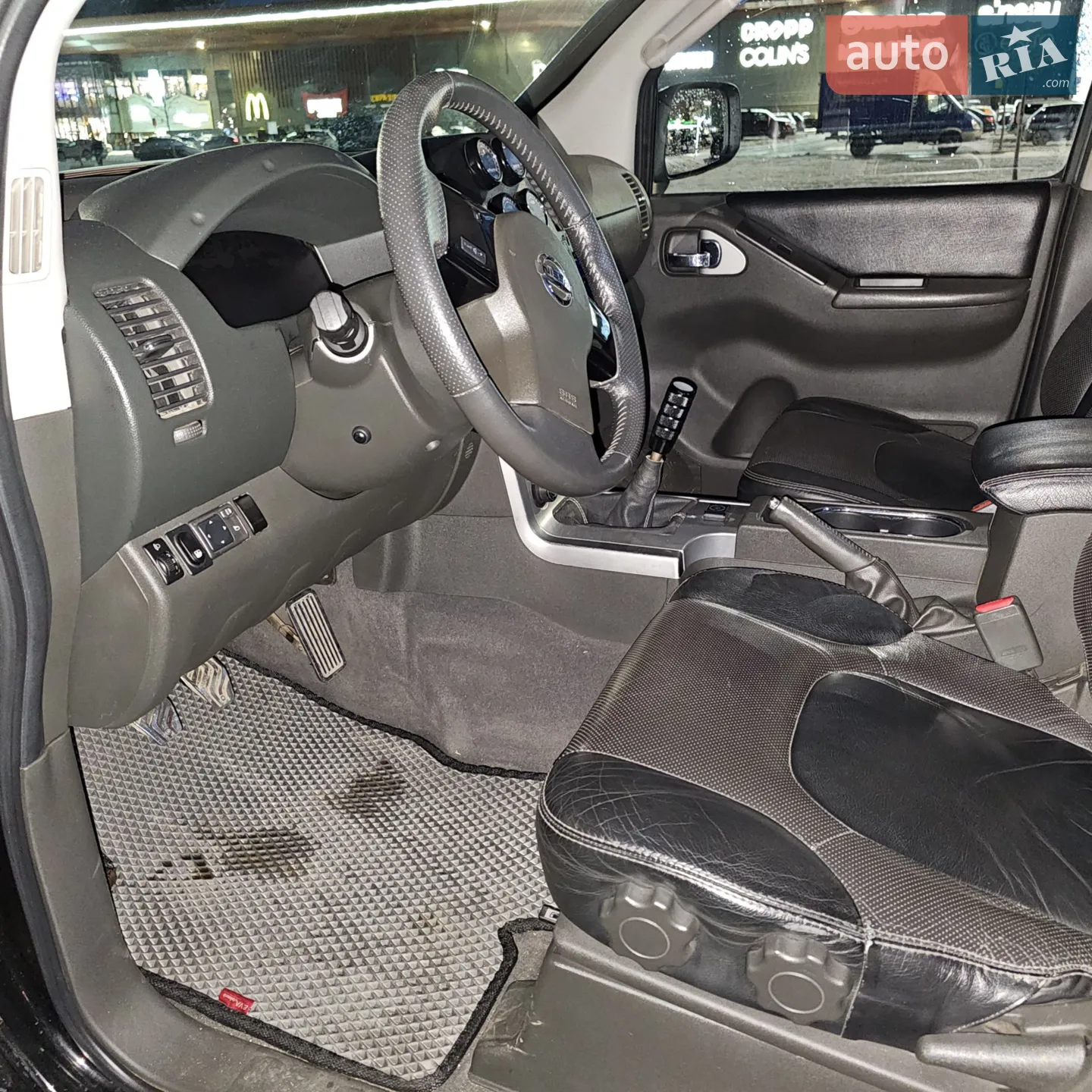 2010 Nissan Navara (Frontier) - мініатюра 34