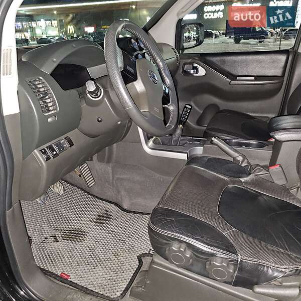 Пикап Nissan Navara 2010 в Киеве