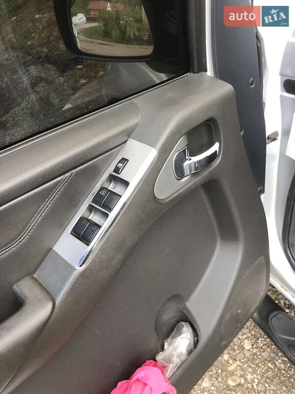 Пікап Nissan Navara 2006 в Міжгір'ї