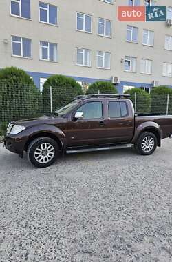 Пикап Nissan Navara 2012 в Сарнах