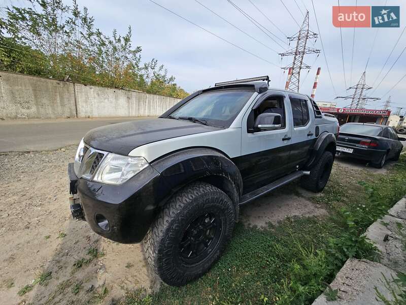 Пикап Nissan Navara 2010 в Киеве