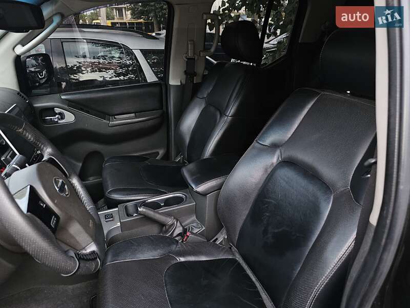 Пикап Nissan Navara 2010 в Киеве