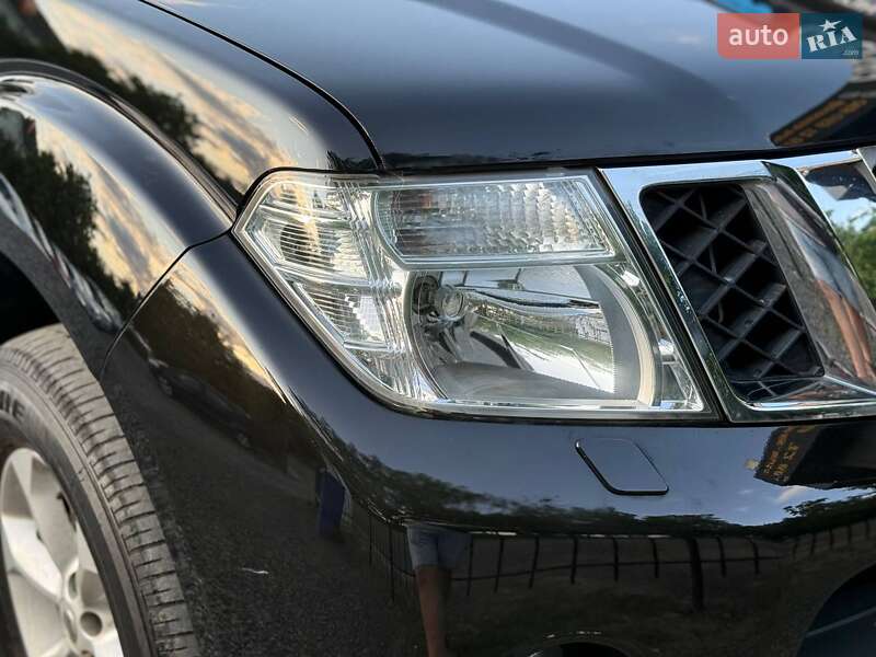 Пікап Nissan Navara 2012 в Хмельницькому