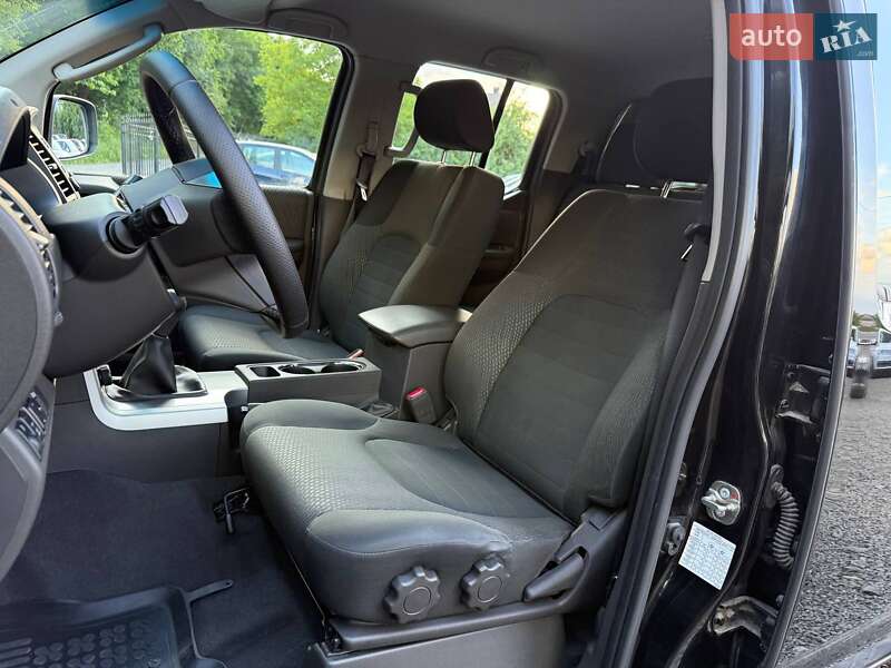 Пікап Nissan Navara 2012 в Хмельницькому
