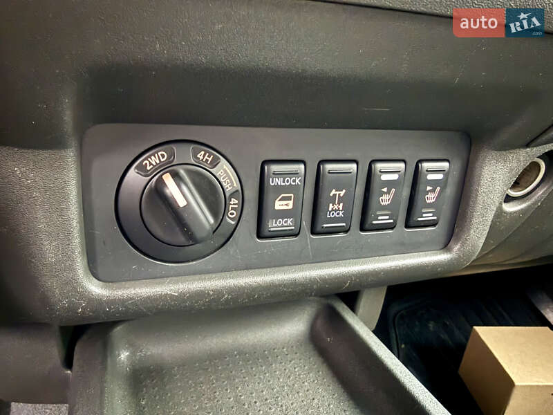 Позашляховик / Кросовер Nissan Navara 2007 в Києві