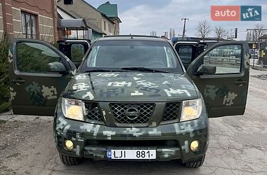 Пикап Nissan Navara 2006 в Хотине