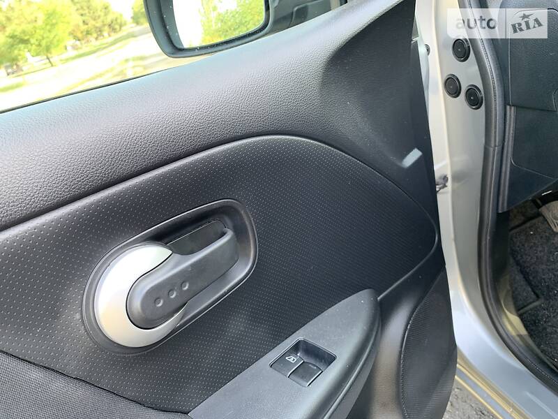 Хетчбек Nissan Note 2013 в Дніпрі